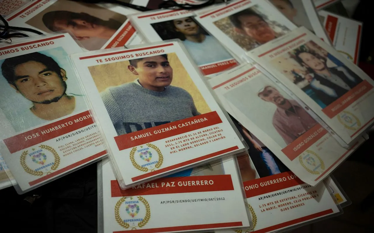 Carteles del Colectivo Justicia y Esperanza de San Luis de la Paz de los migrantes desaparecidos de San Luis de la Paz, Guanajuato, en 2011. Foto: Mónica González.