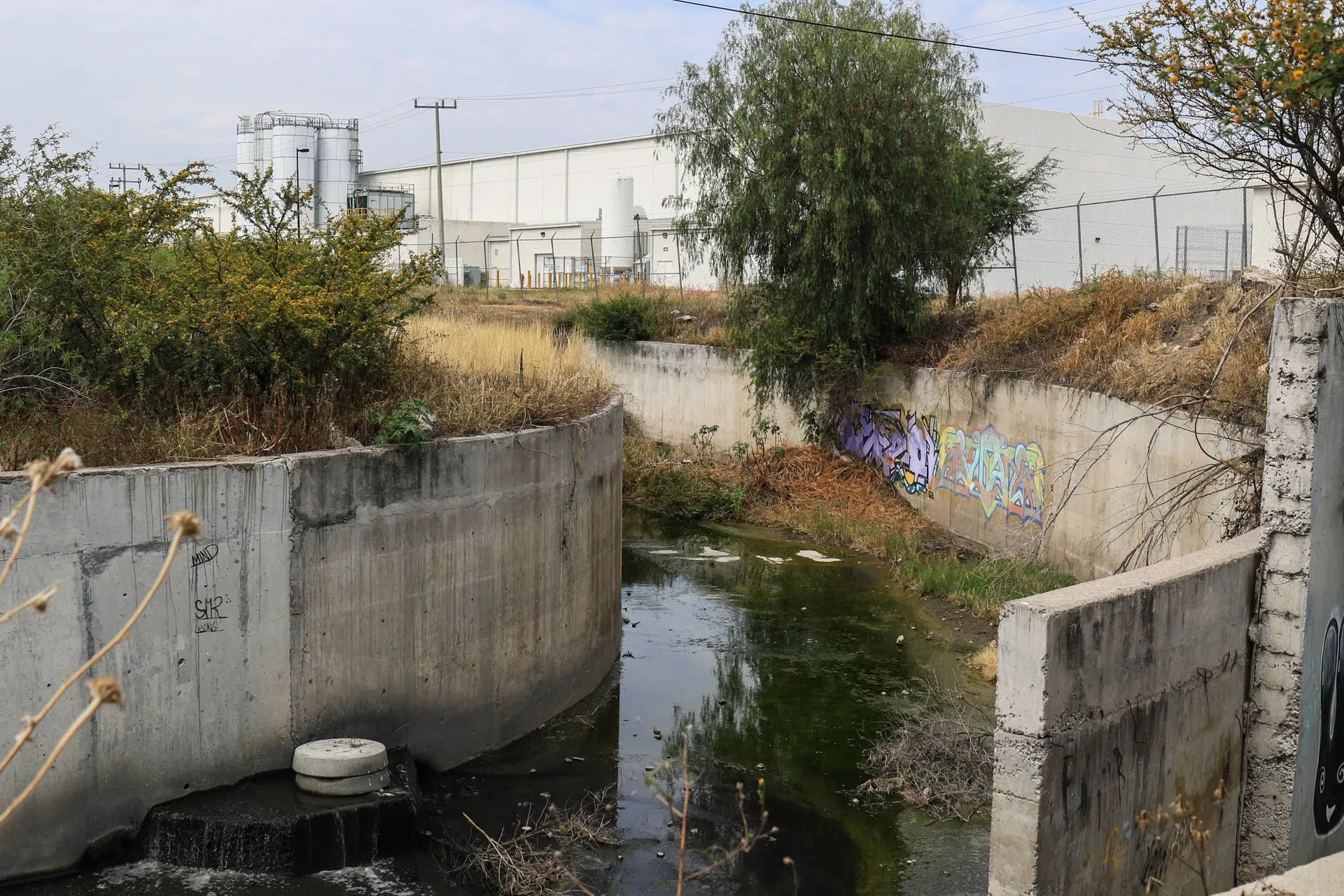 River discharges at the Puerto Interior industrial park, located in the municipality of Silao, Guanajuato. Credit: Juan José L. Plascencia