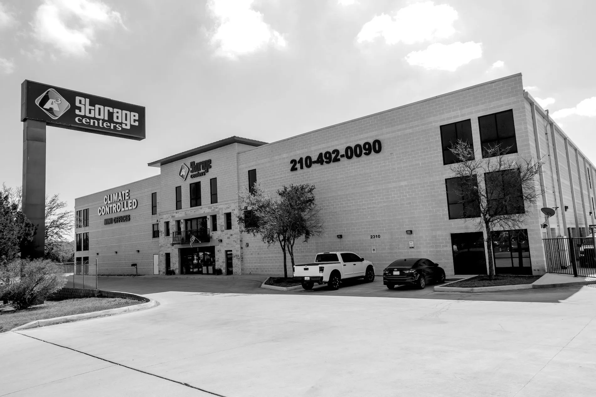 Una empresa de autoalmacenamiento pagó 11.45 millones de dólares en una subasta del gobierno en 2016 por esta torre. Los fiscales federales confiscaron esta propiedad como parte de su investigación sobre decenas de millones de dólares robados al gobierno de Coahuila y blanqueados en Texas.