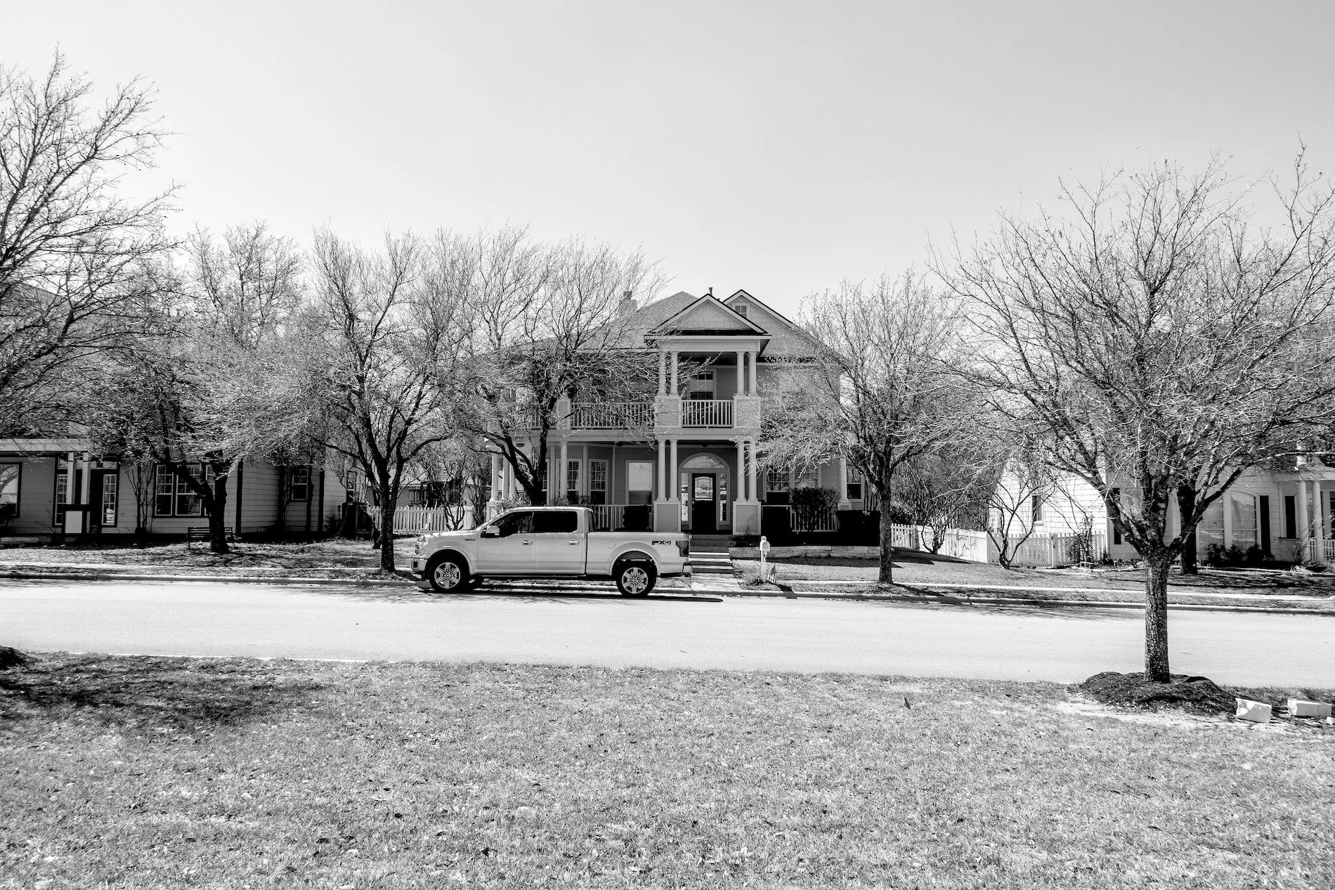 La justificación de por qué los fiscales confiscaron esta casa de 3,300 pies cuadrados en los suburbios del centro de Texas permanece bajo sello. Era propiedad de una ex profesora de la Universidad Estatal de Texas vinculada sentimentalmente a Yarrington Ruvalcaba. La profesora nunca impugnó el decomiso y el gobierno de los Estados Unidos lo vendió en 2014 por 212 mil 500 dólares.