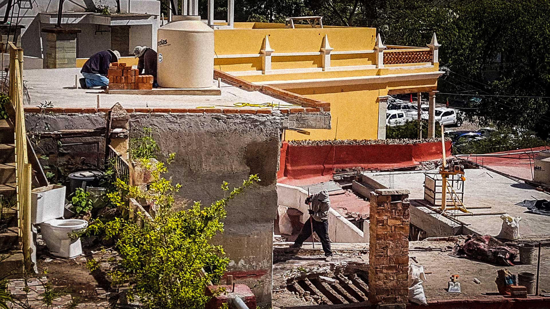 Viola reglamento urbano y Alejandro Navarro lo protege: es compadre de MMM