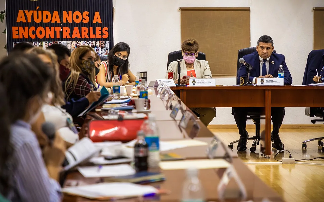 Reunión del Fiscal General del Estado, Carlos Zamarripa Aguirre, y autoridades estatales con representantes de colectivos de personas desaparecidas, el 28 de abril de 2021. Foto: Fiscalía de Guanajuato.