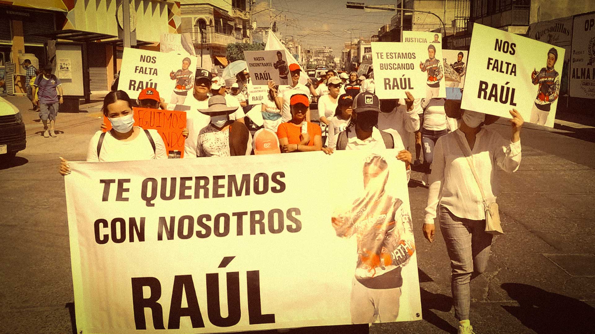 "¡Mi hijo estaba vivo!": padres de Jair encabezan marcha por víctimas