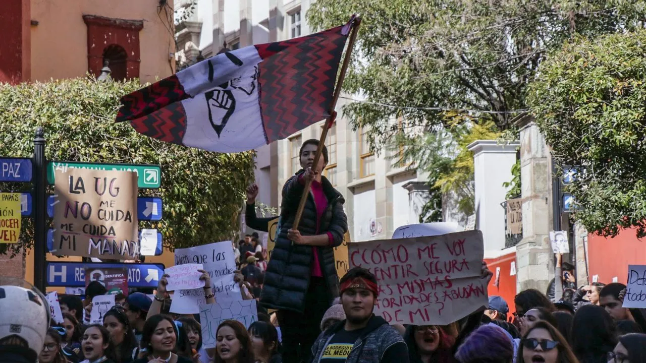 Histórico zumbido de la colmena cimbra Guanajuato; Agripino se amuralla ante exigencias por la seguridad