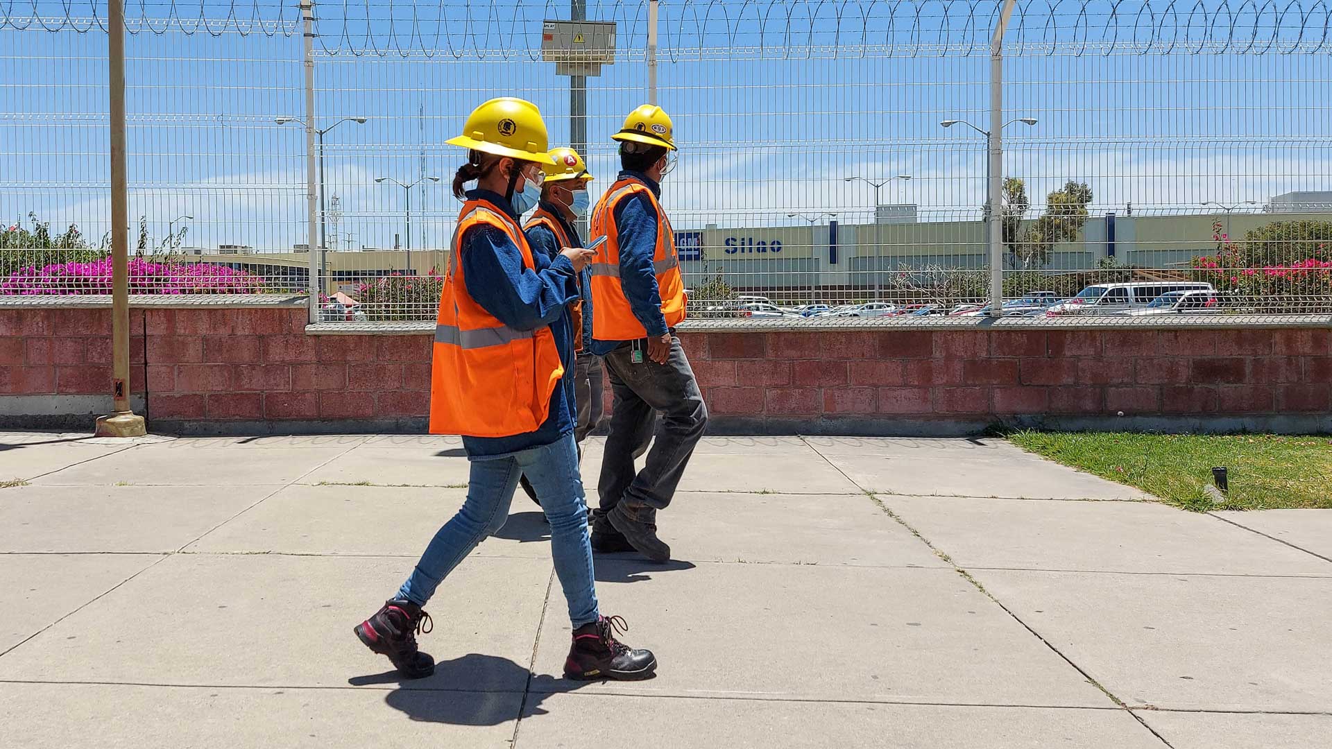 Pese a dudas y amenazas, obreros de General Motors Silao se animan y votan por el No en la primera jornada de consulta