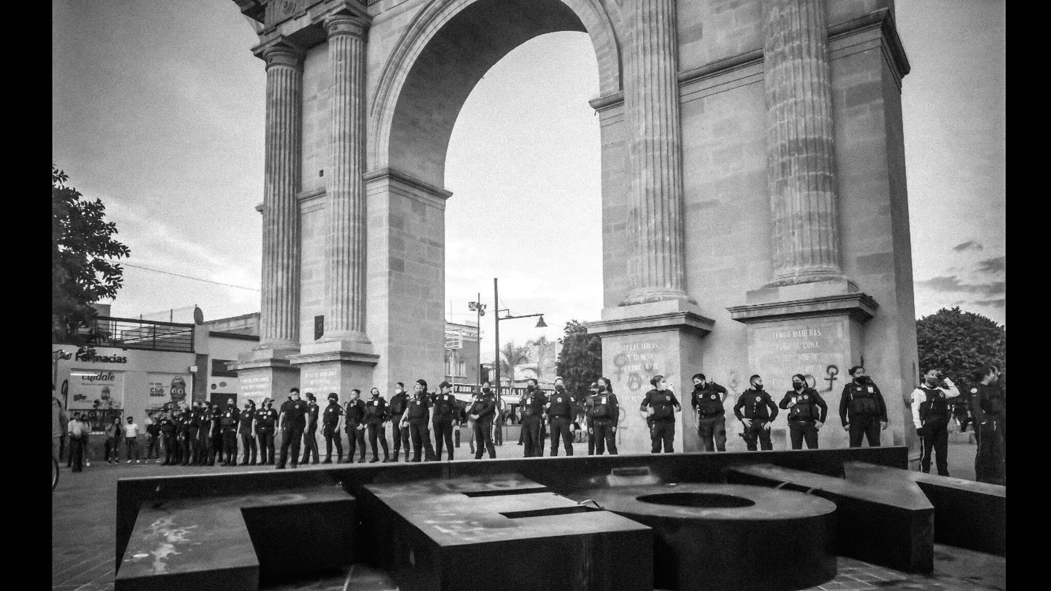 Policía de León actúa contra "instrucciones del alcalde"; agreden a manifestantes cuando debían protegerlas