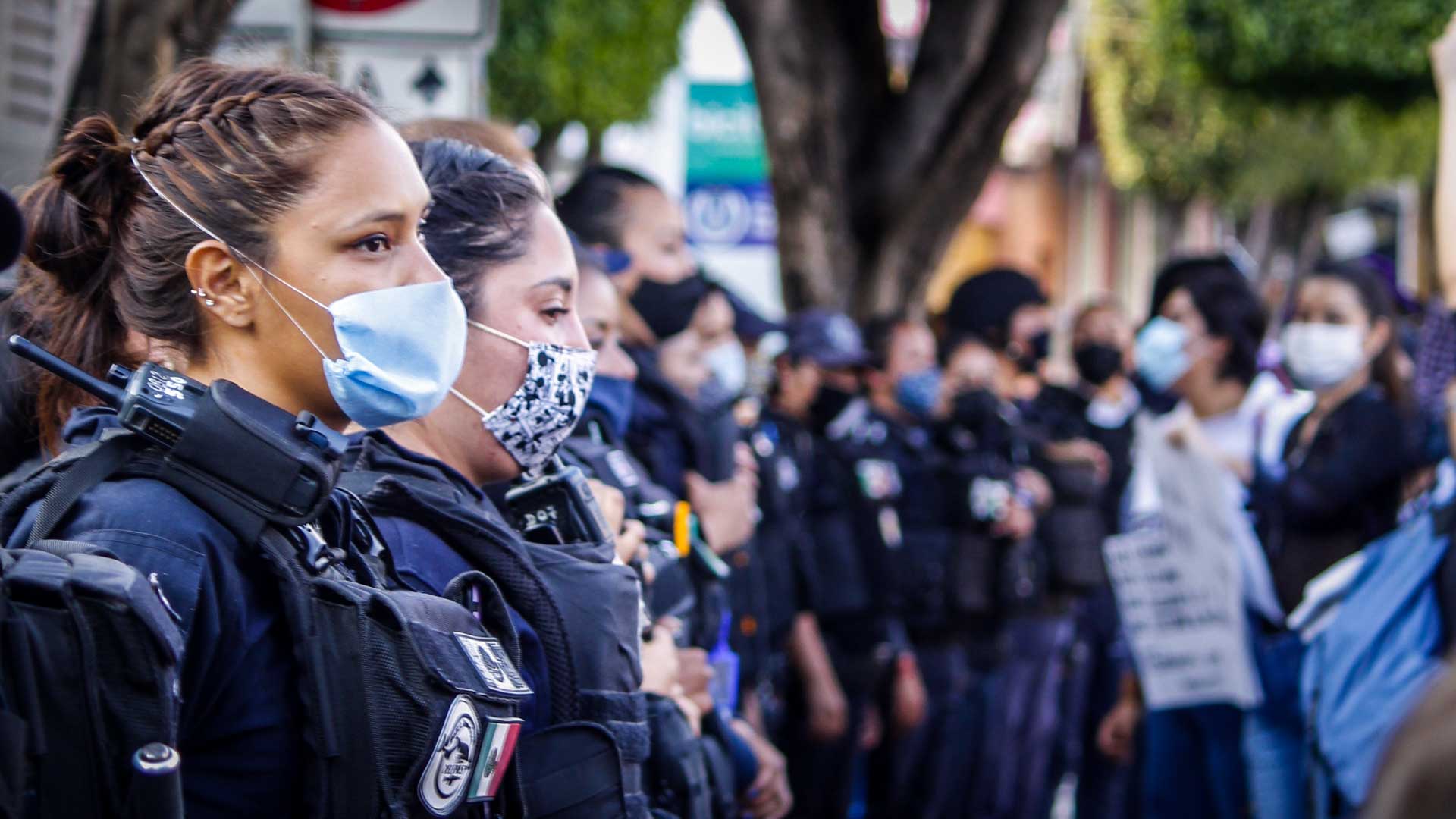 Enviar mujeres a reprimir mujeres en manifestación en León, orden perversa que debe aclararse: activista