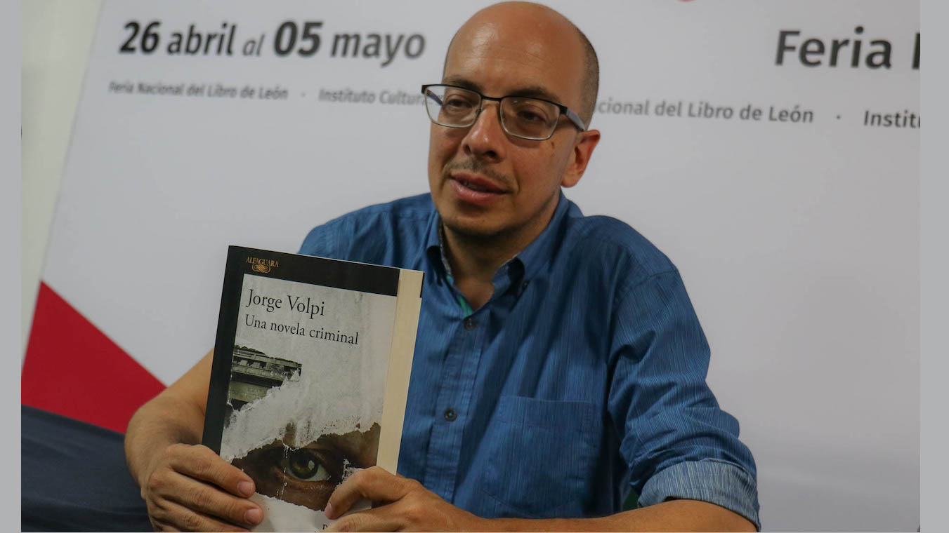Arbitrariedad política y desdén por derechos humanos tuercen la justicia en México, la denuncia de Volpi en su nuevo libro
