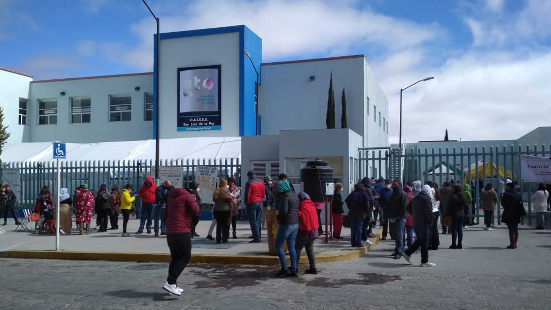 Aunque semáforo de Guanajuato pasa de rojo a naranja, sigue emergencia por COVID, advierten autoridades