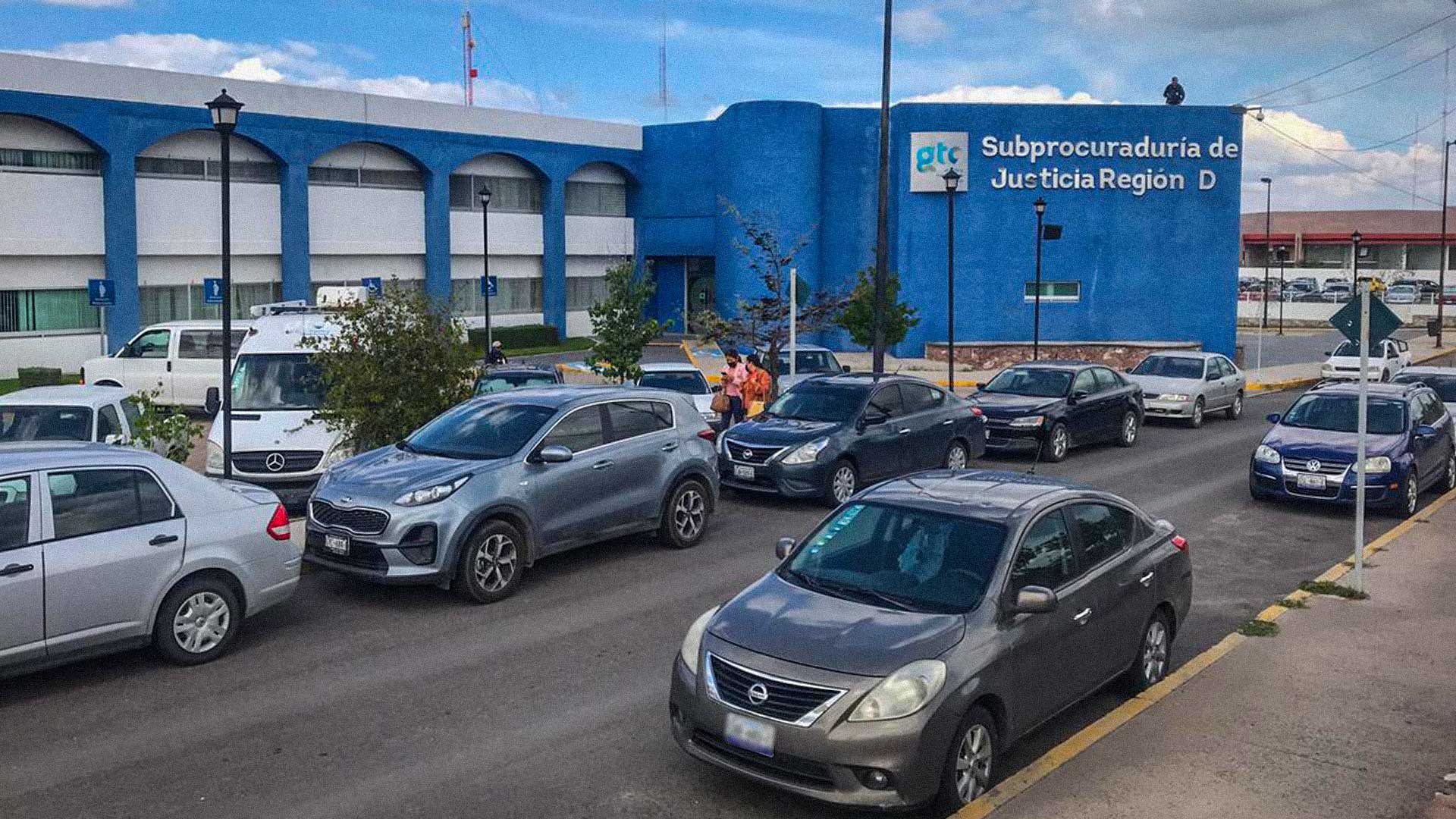 Jefe de homicidios de la fiscalía estatal procesado por vender autos incautados