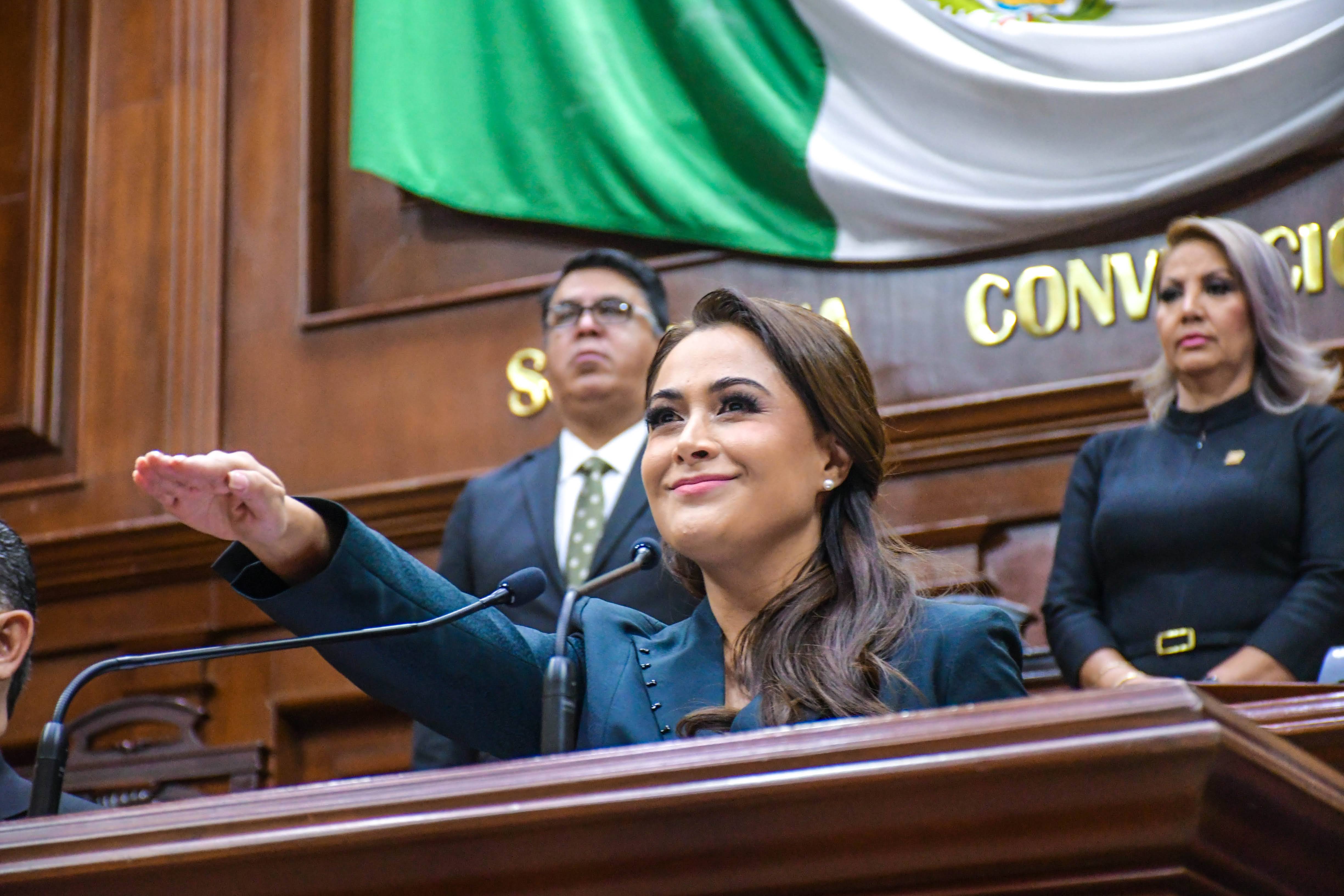 Con un congreso a modo, va gobernadora de Aguascalientes por control en medios y más burocracia