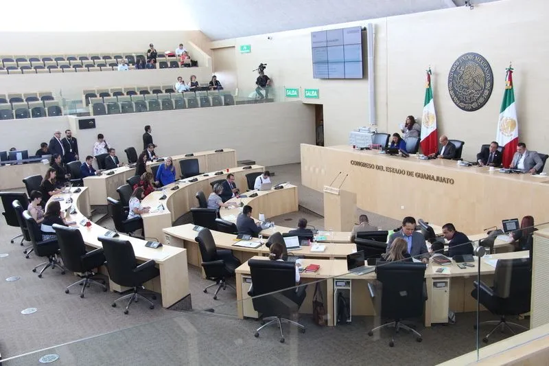 "Fue por las prisas" dice Ricardo Narváez para justificar omisión de servicio civil en Congreso