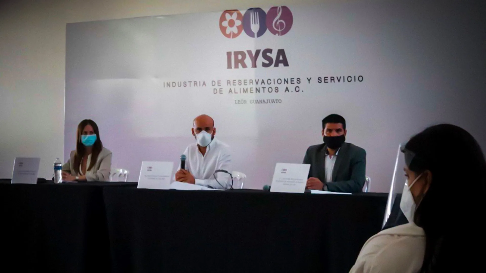 Sin temor a clausuras, banqueteros anuncian que regresan a trabajar en fiestas y eventos