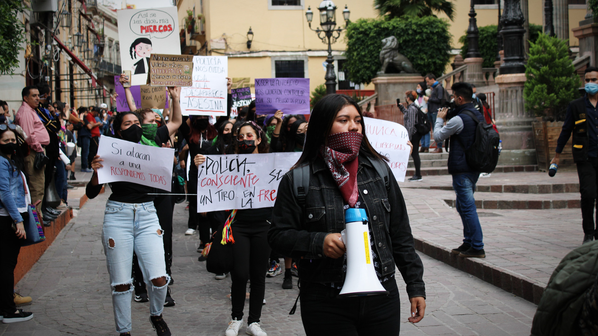 Feministas de Guanajuato capital desafían amenazas latentes de represión policial y salen a las calles