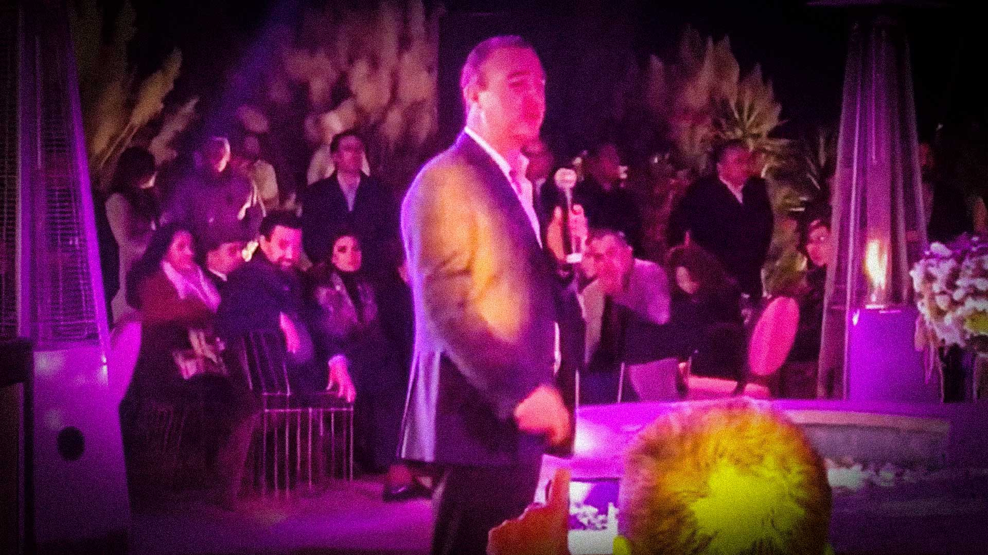 Preside Luis Alberto Villarreal en aparente estado etílico sendos actos oficiales