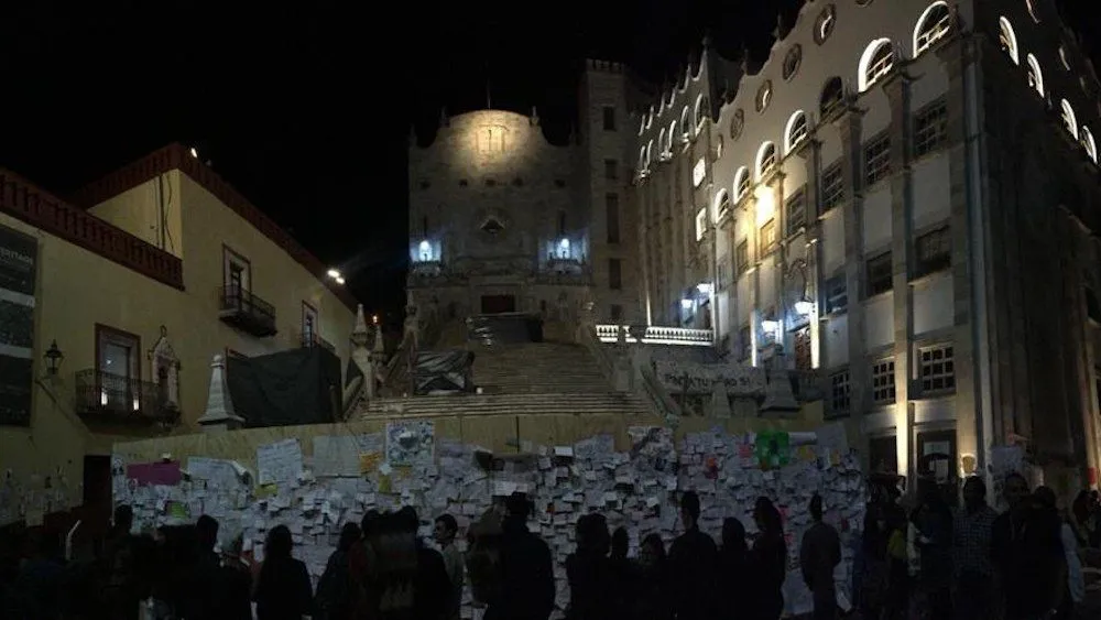 Reclamo de alto al acoso crece en protesta universitaria: maestras y colectivos feministas respaldan paro