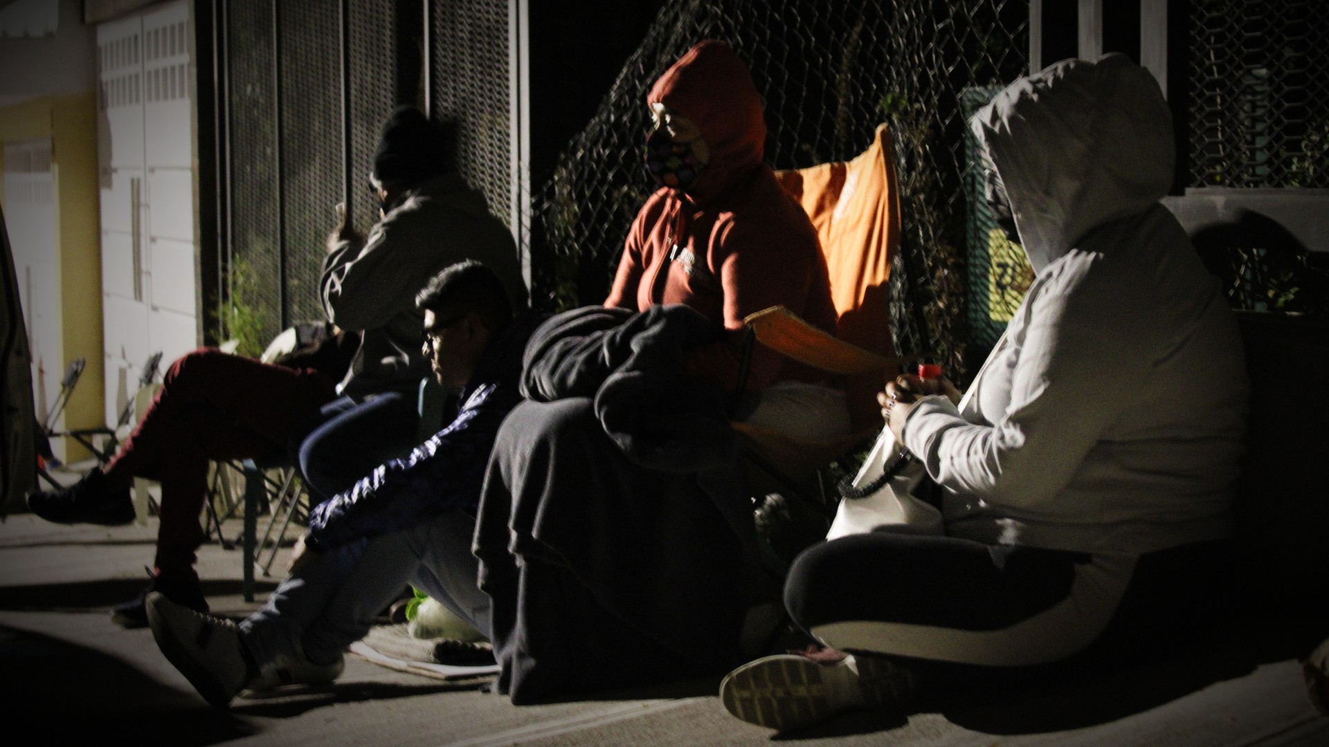 Pese a experiencias previas, estado y municipio descuidan logística en arranque de vacunación en León