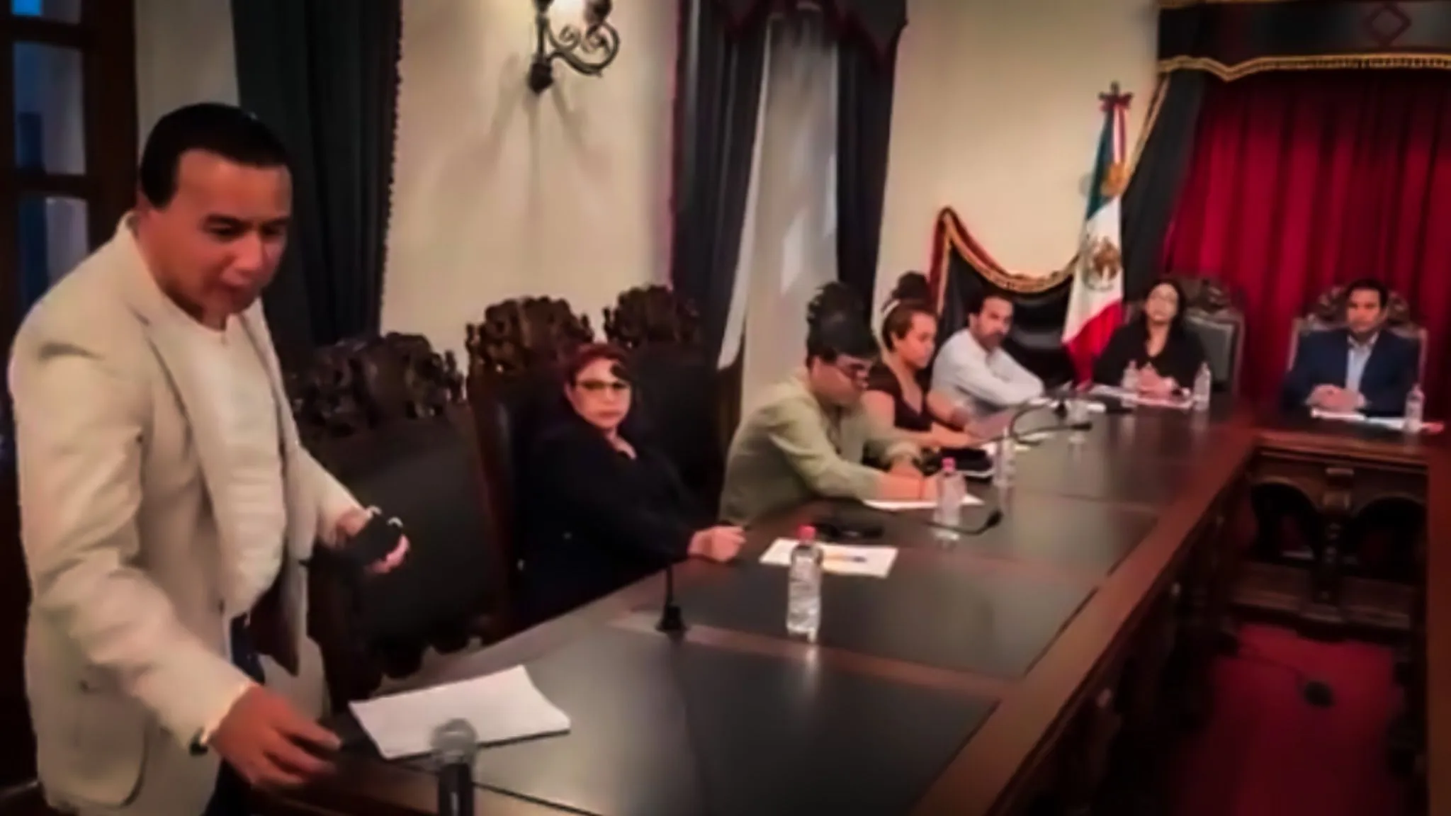 Asesor de Trejo lanza campaña de desprestigio y violencia de género contra periodista de San Miguel de Allende