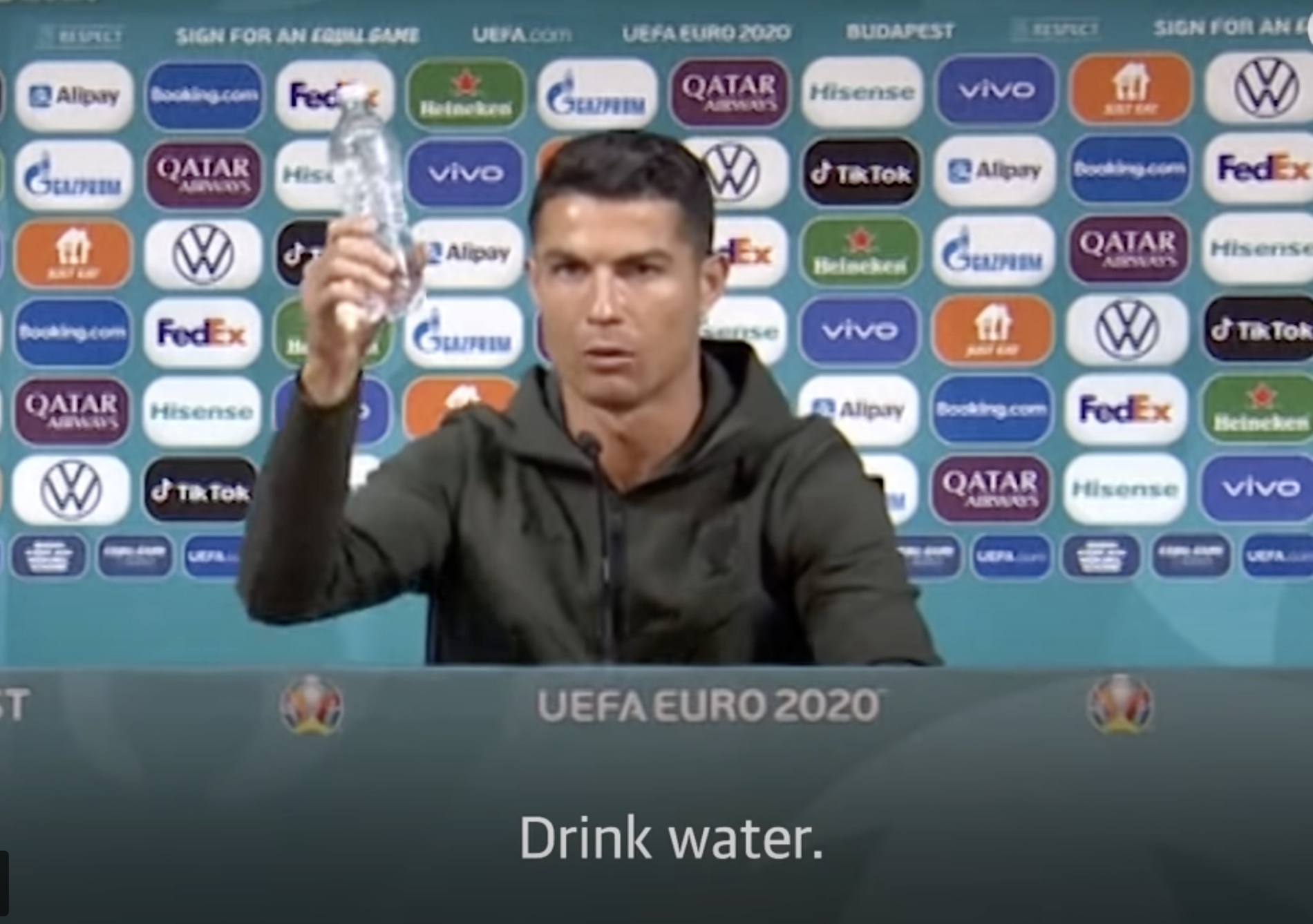 No es solo Ronaldo, más agua y menos refresco se volvió viral pese a la publicidad millonaria