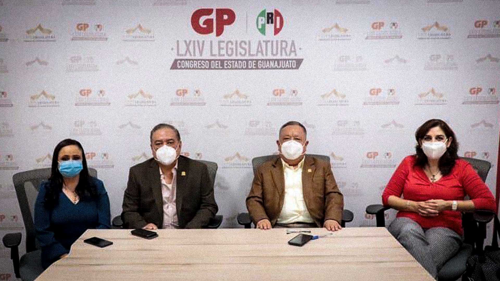 Pactan Varela y Huerta sucesión para coordinar bancada del PRI; renuncian diputadas a la paridad