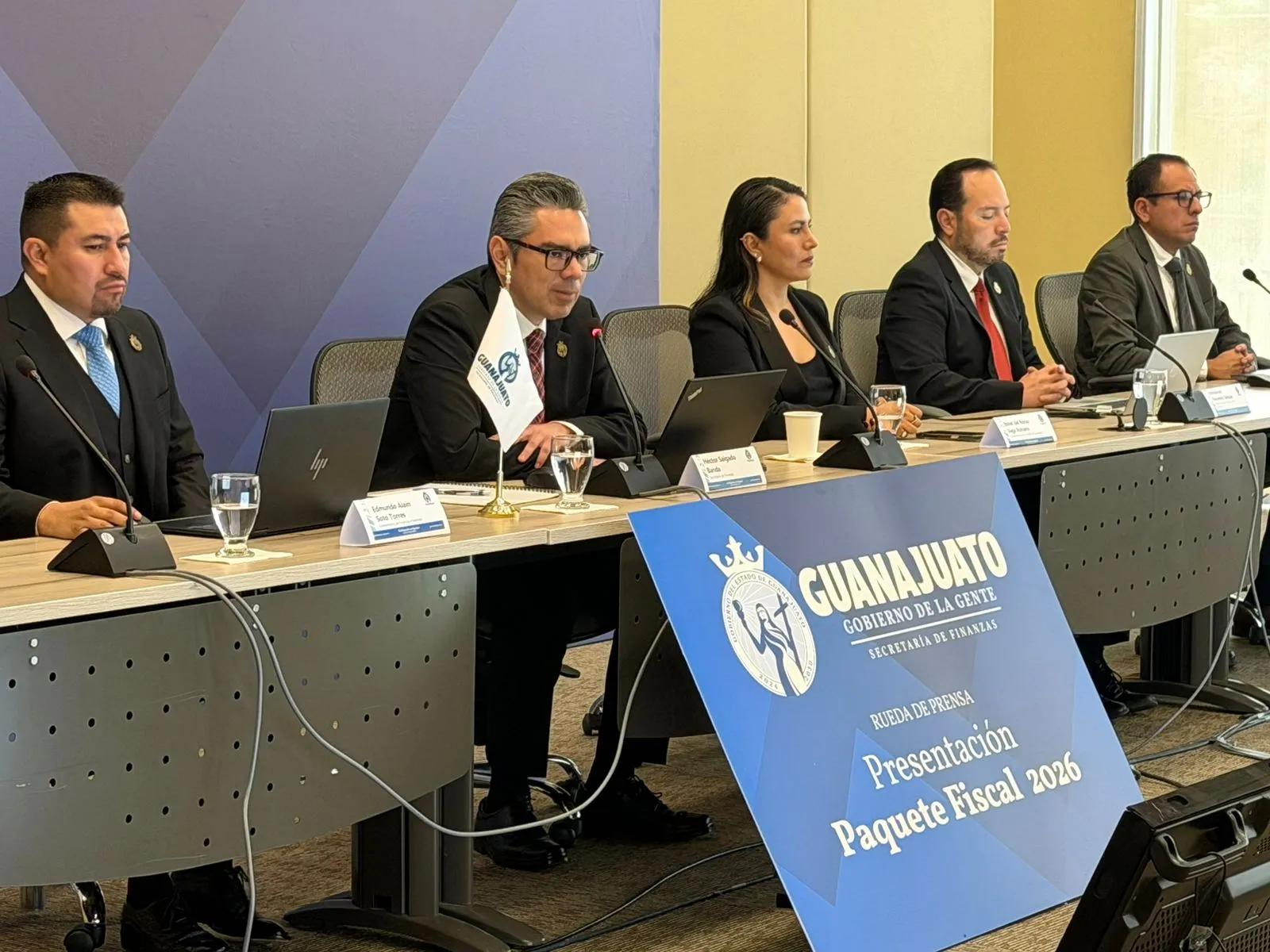 Héctor Salgado Banda en presentación del paquete fiscal