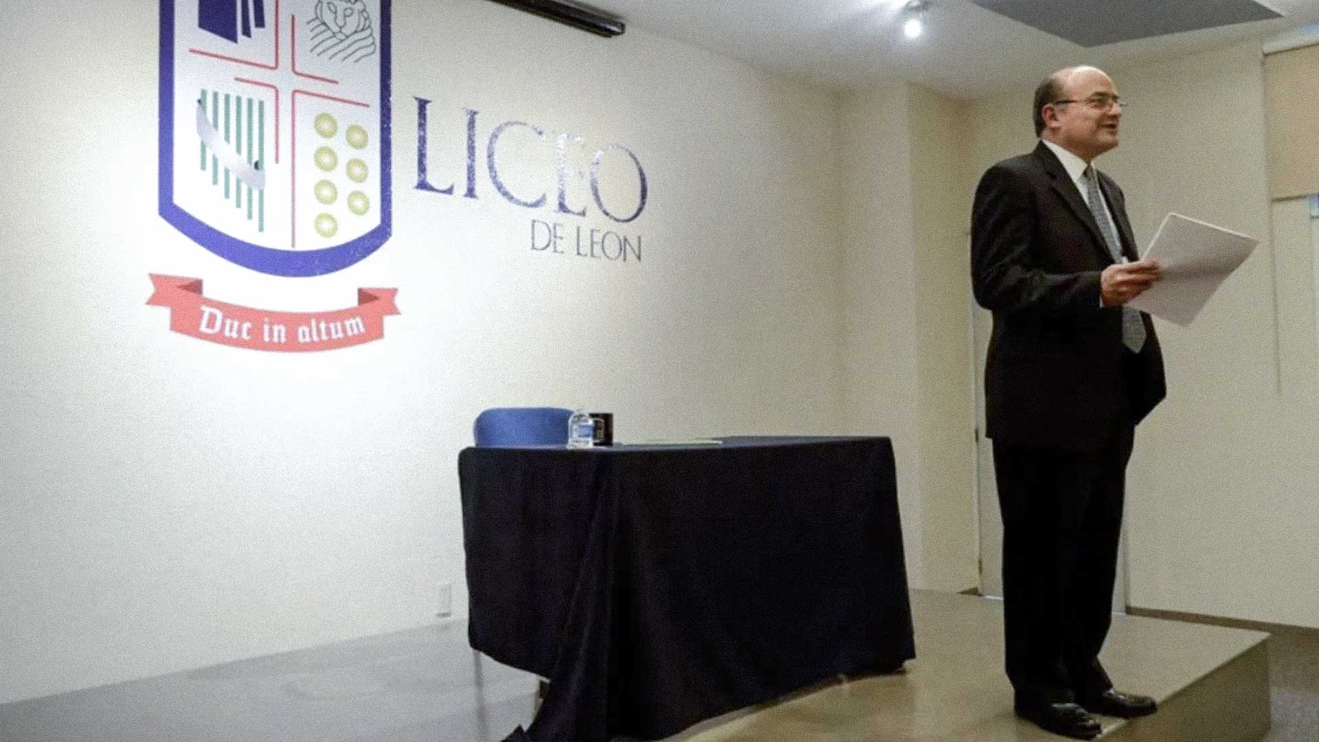 Acusan de abuso sexual infantil a director de escuela del Opus Dei y alto funcionario de Miguel Márquez