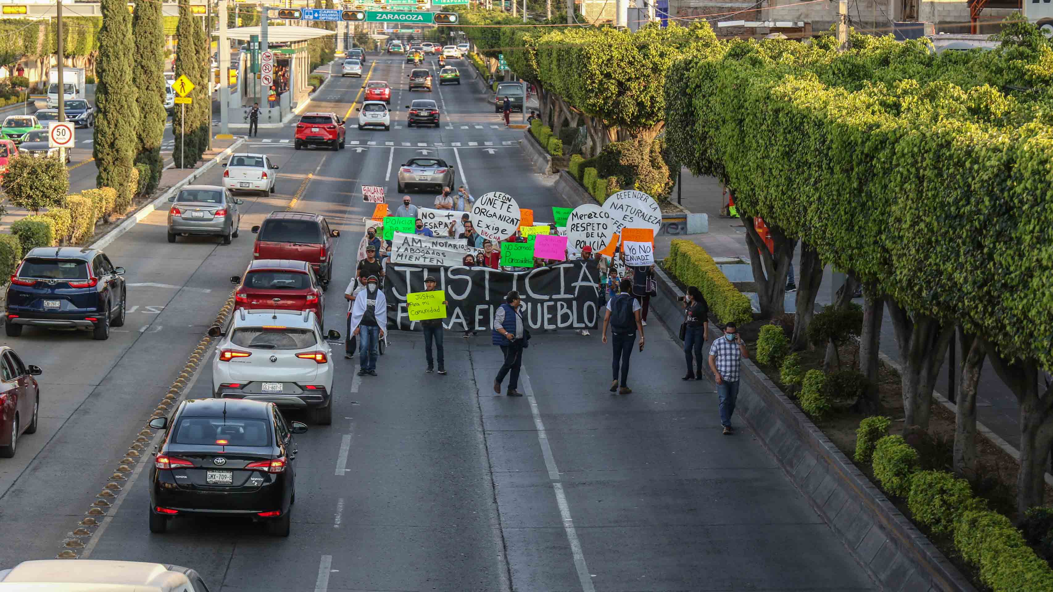 Corrupción judicial y abuso policial, denuncian en marcha desalojados en Jardines de Capellanía