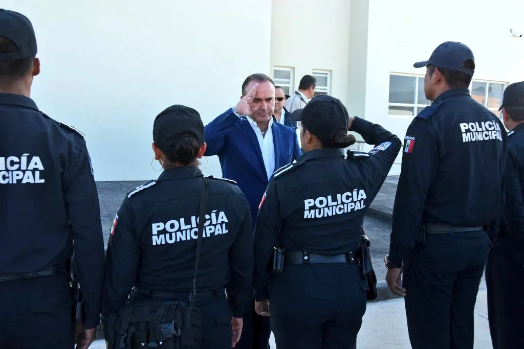 Fiel a su estilo, Villarreal evade problema de inseguridad y lanza campaña contra periodista
