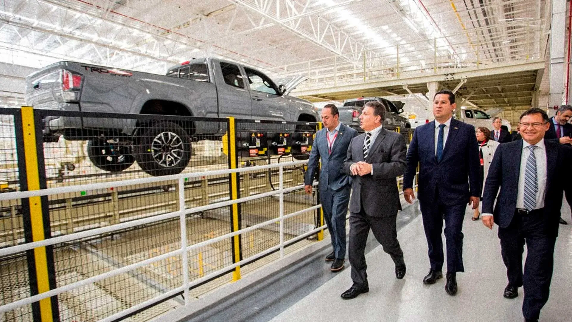 El gobernador de Guanajuato, Diego Sinhue Rodriguez en la inauguración de la planta armadora de Toyota en Apaseo El Grande, en 2020. Imagen: Gobierno del Estado de Guanajuato.