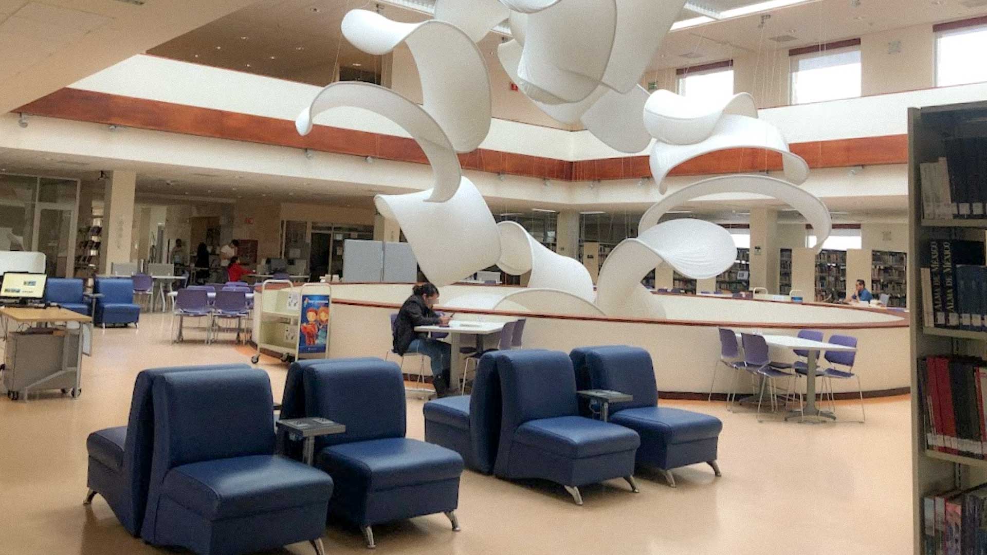 Recorte del gobierno apunta a trabajadores de base; alta burocracia se mantiene