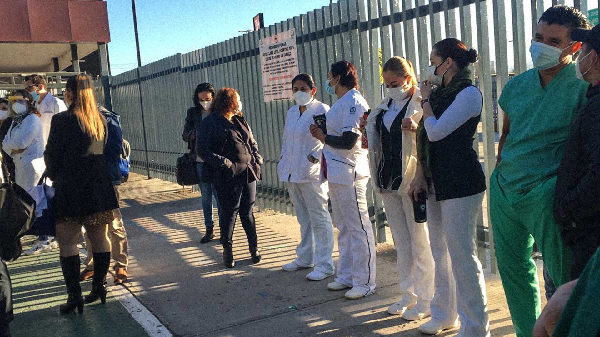 "Tenemos derecho a ser protegidos": personal de ginecología y pediatría del IMSS exige vacuna contra el COVID
