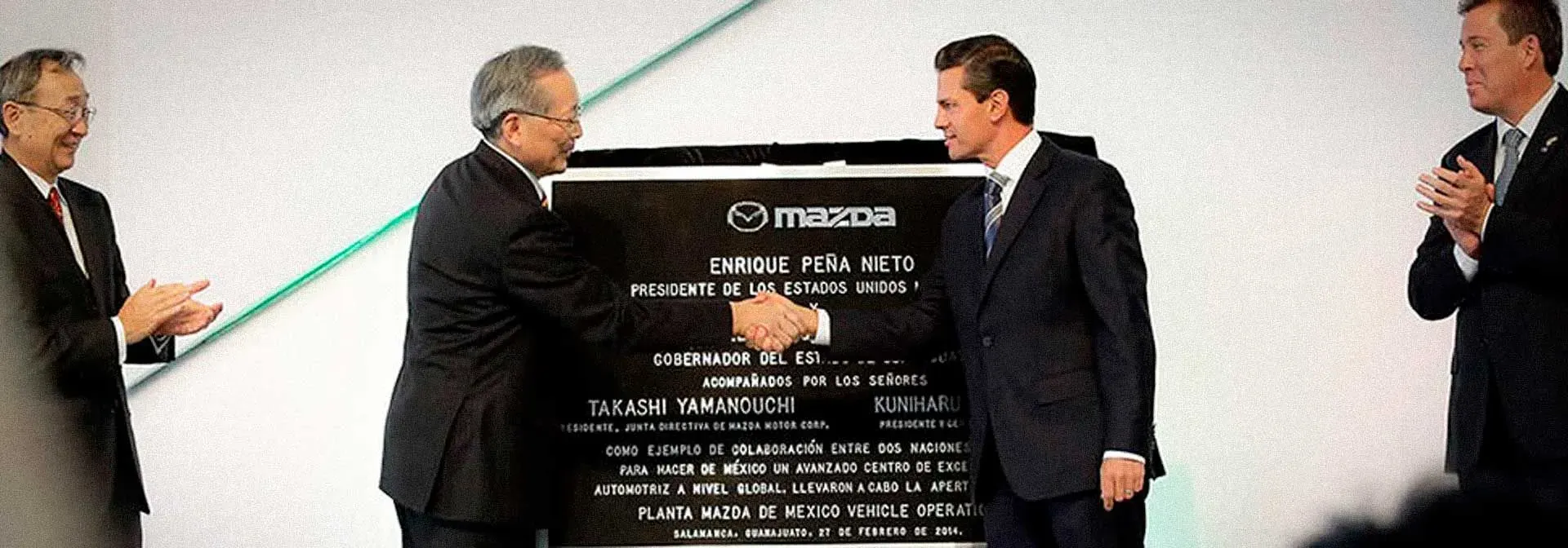 A la derecha, el expresidente de México, Enrique peña nieto y el exgobernador de Guanajuato, Miguel Márquez en 2014 durante la inauguración de la planta Mazda en el municipio de Salamanca, Guanajuato. Imagen: Gobierno de México.