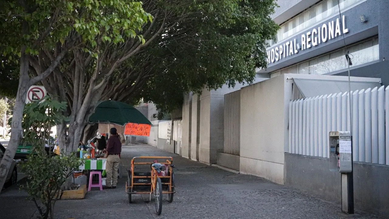 COVID-19 rebasa hospital ISSSTE León y daña derechos laborales de trabajadores de salud