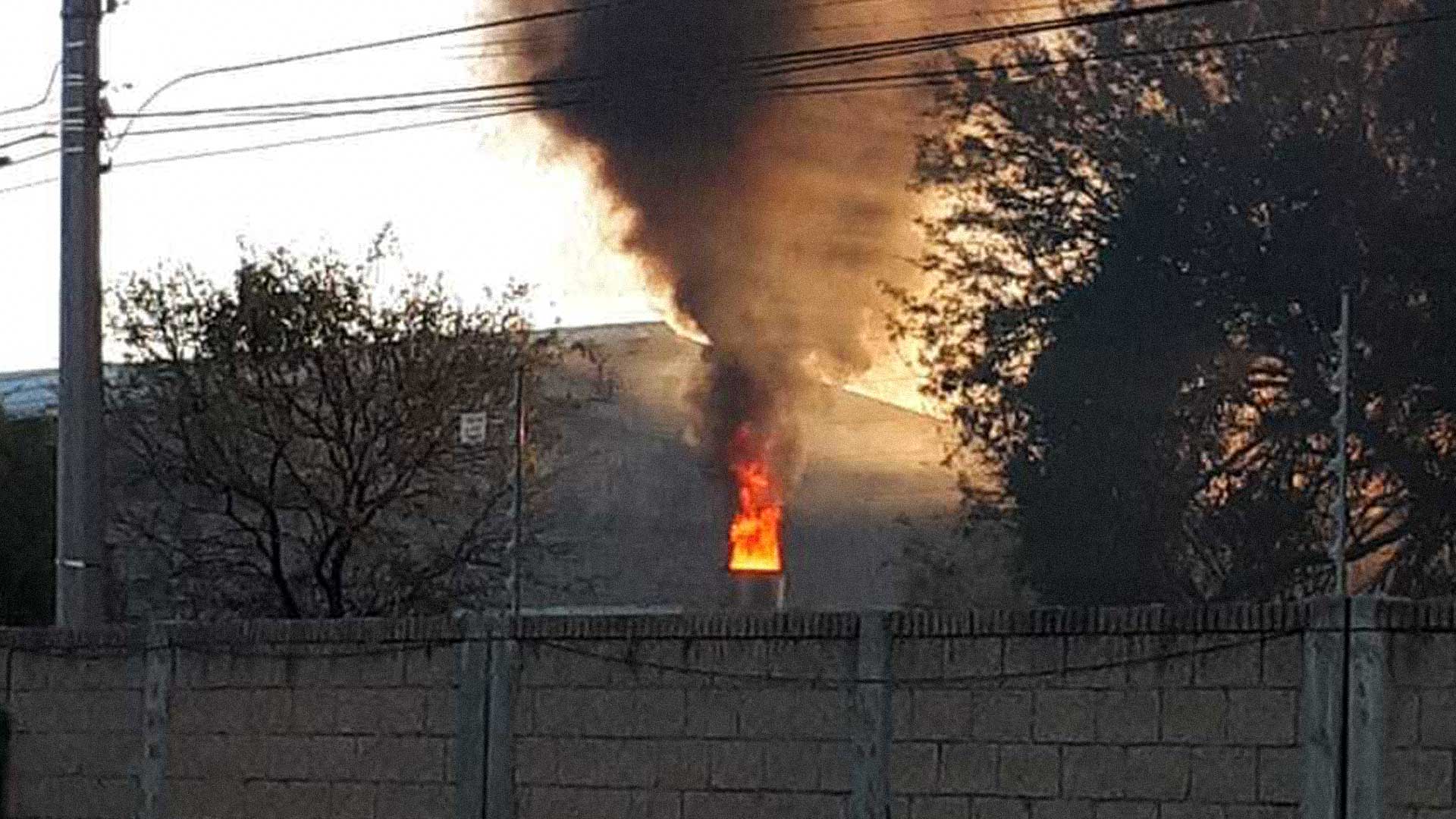 Crematorios a tope y sin protocolos: humo negro que impregna todo y se queda en la garganta