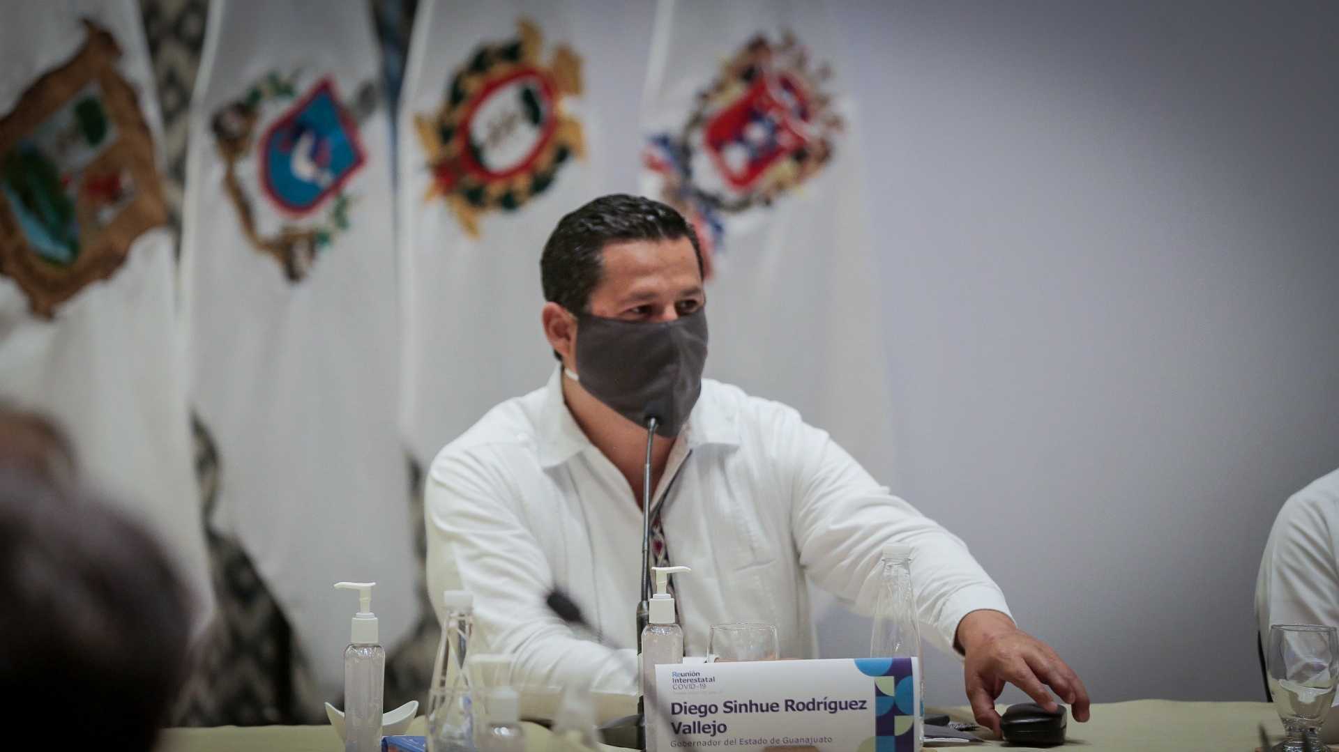 Con tibieza, Sinhue se une a alianza rebelde de gobernadores: van contra López-Gatell