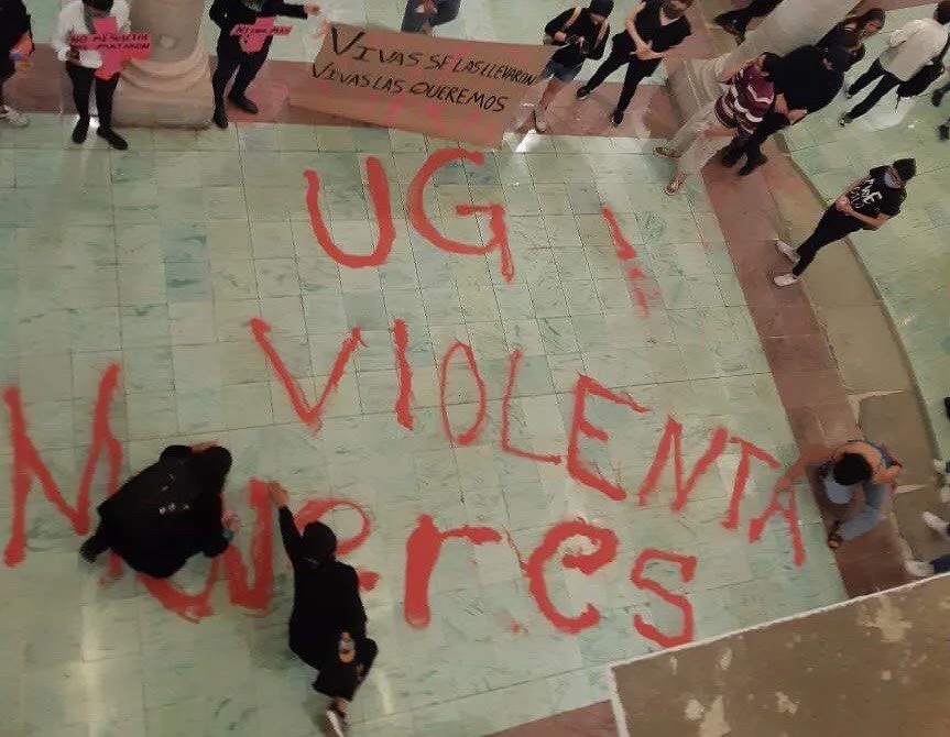 Estudiantes se movilizan para denunciar violencia en la UG, mientras Agripino presume fotos de convenios