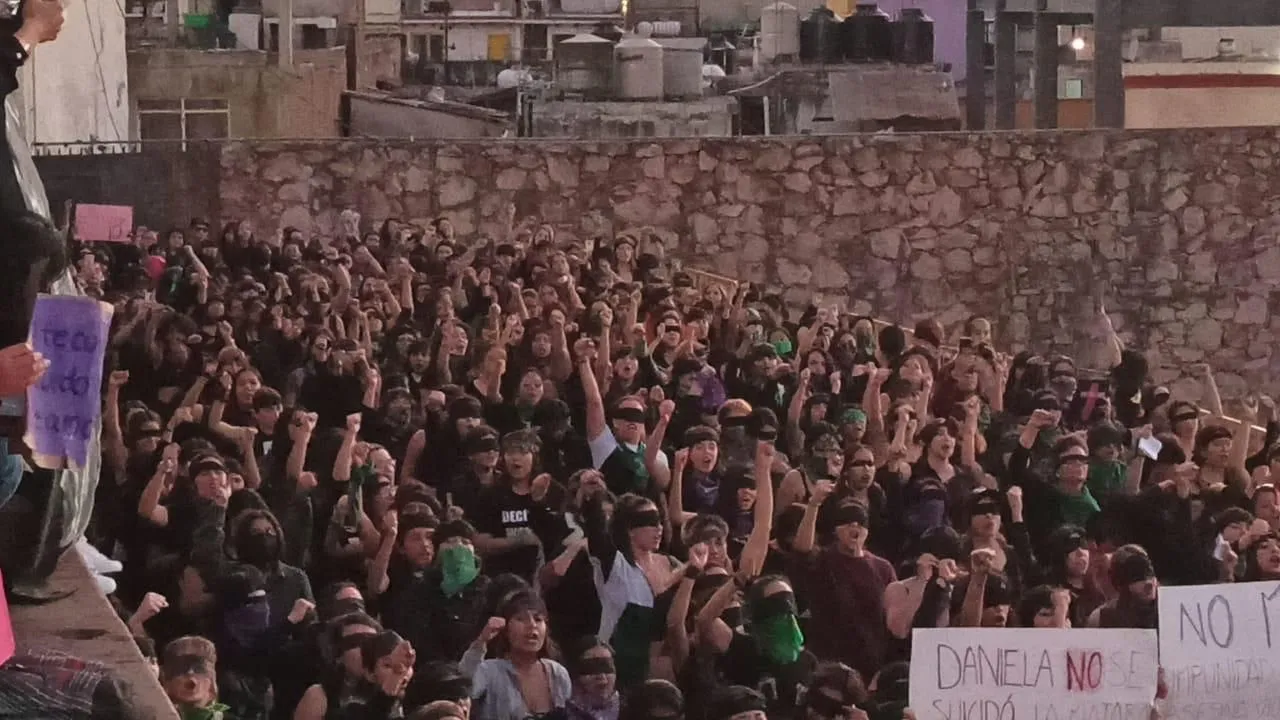 Ante cerrazón oficial, mujeres claman: ¡el de Daniela no fue suicidio, fue feminicidio!