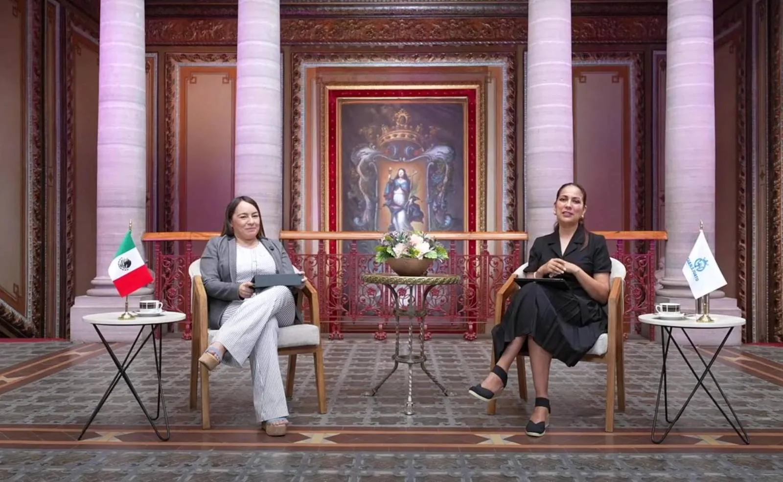 Libia Dennise con Judith Juárez ISSEG