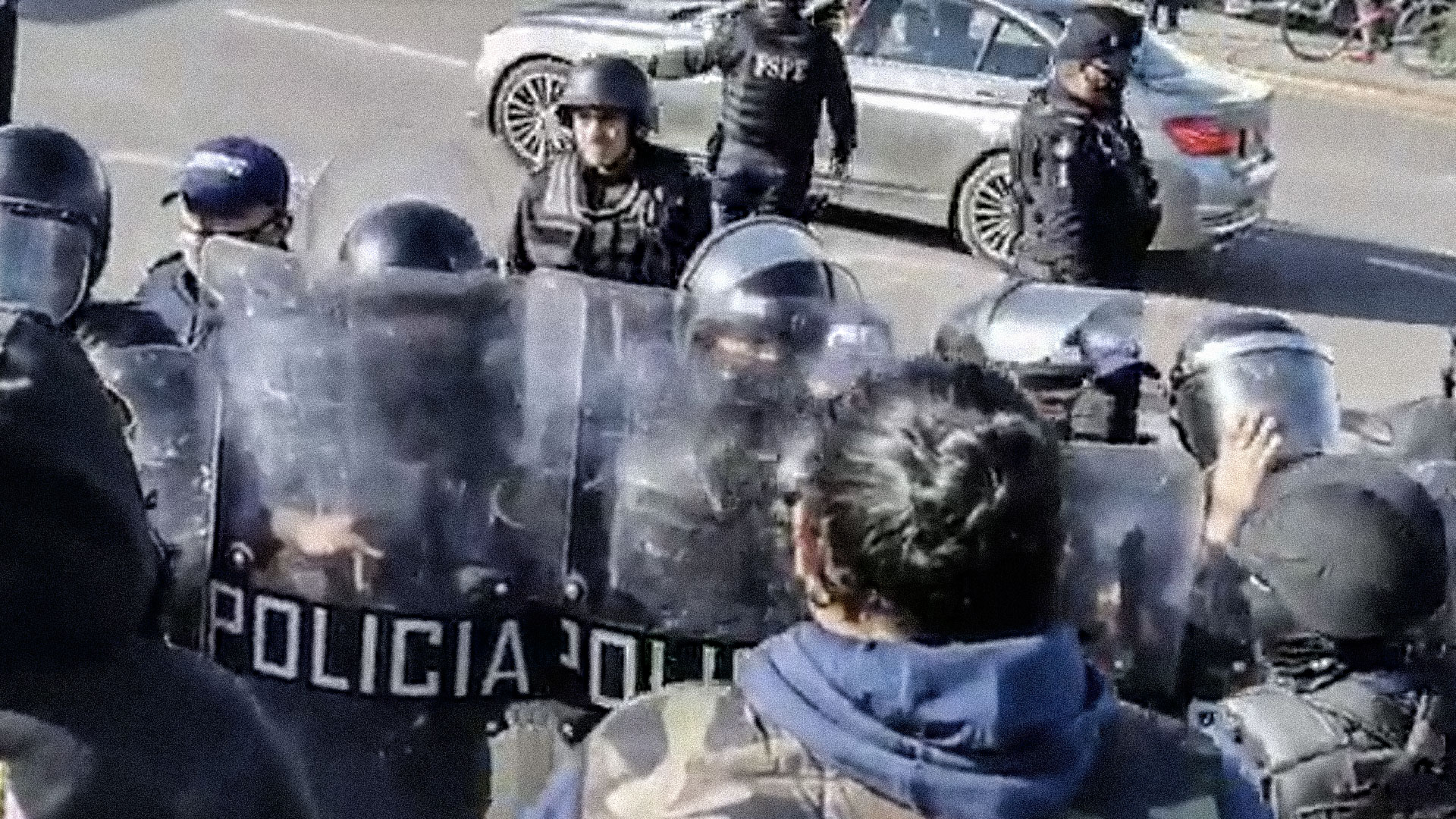 Represión, la respuesta de Diego Sinhue a protesta de colectivos por titular de Búsqueda