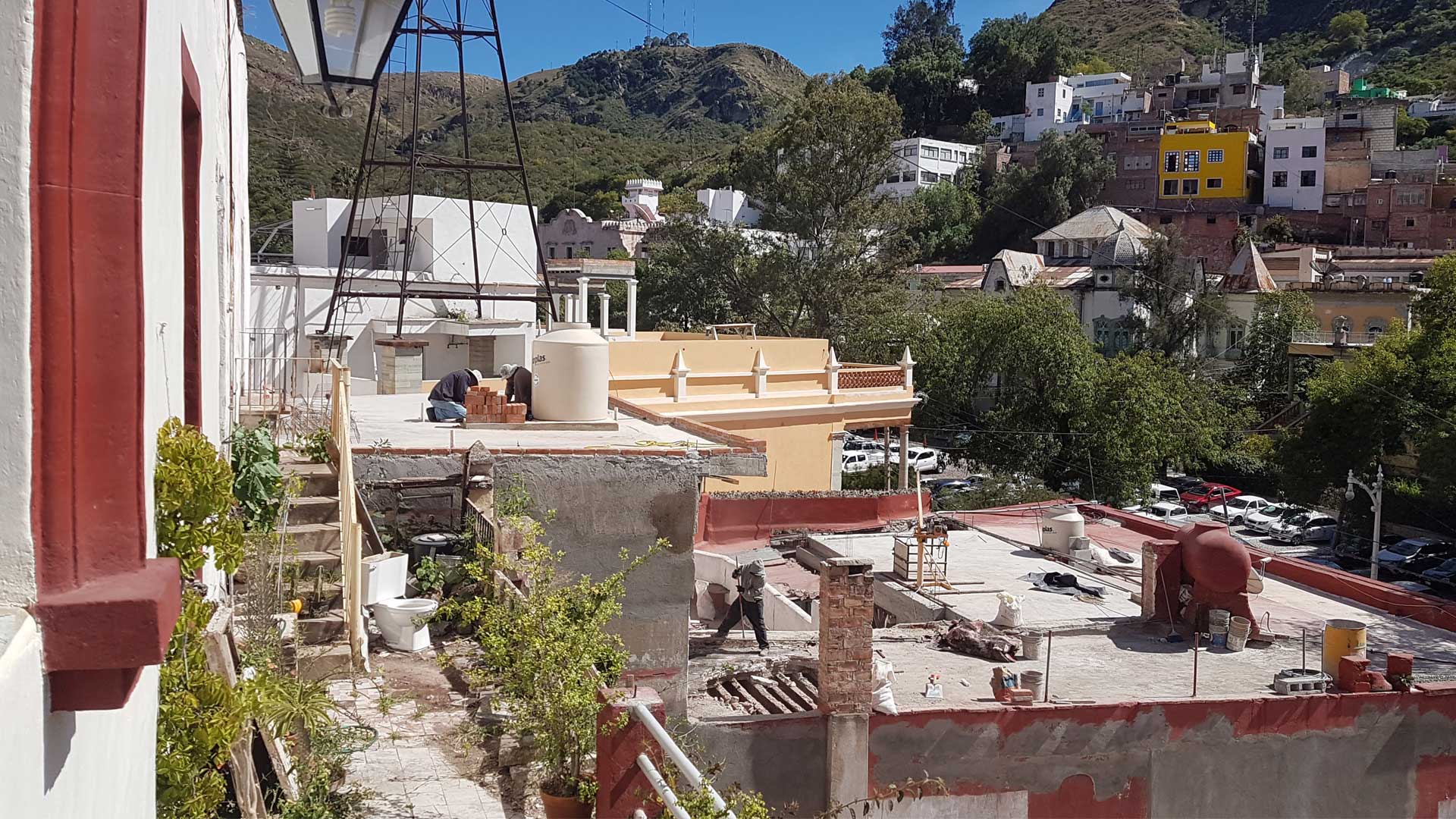 Protege Alejandro Navarro a otro compadre de Márquez: construye sin permiso hotel en inmueble catalogado