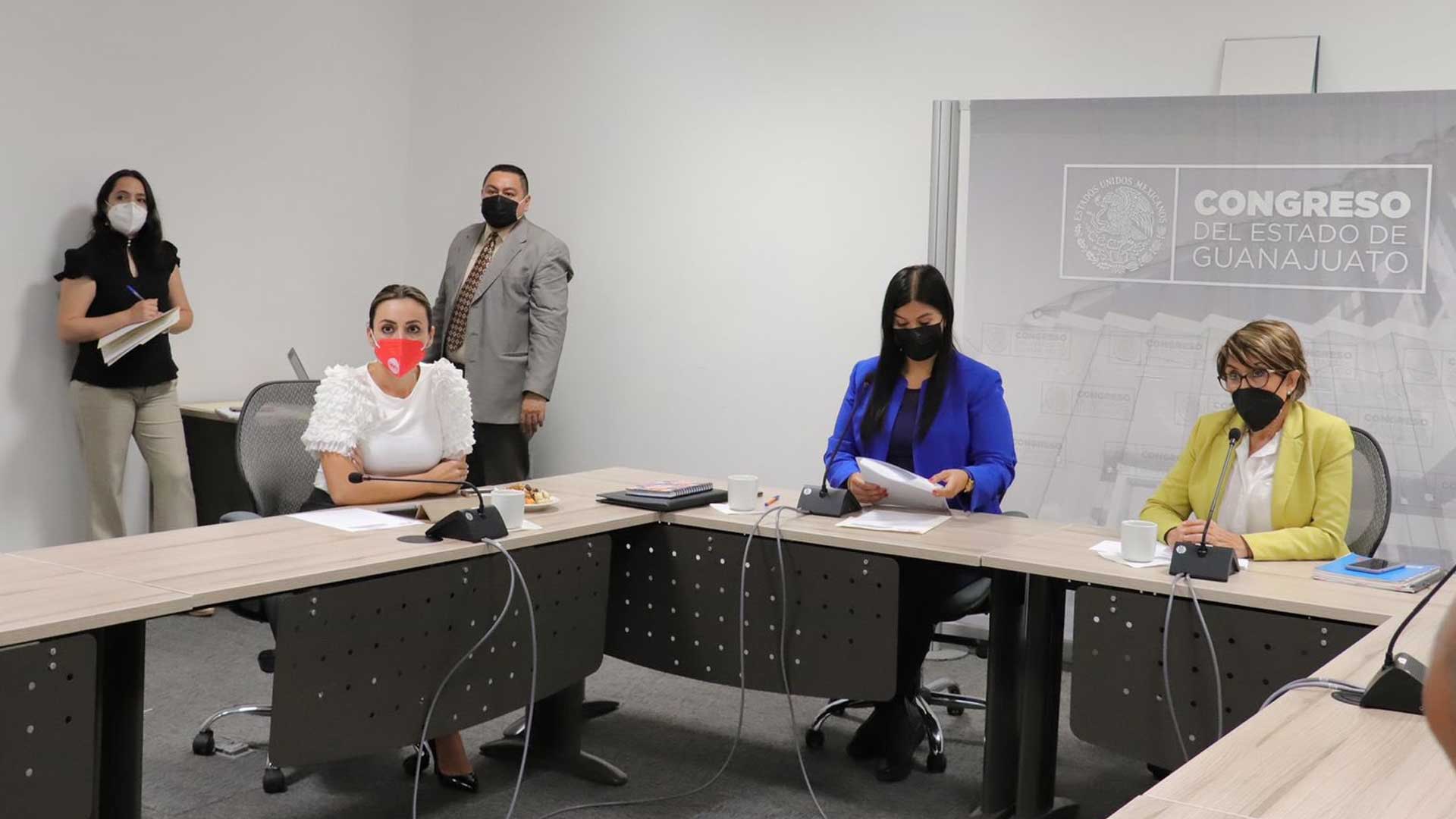 Ante mutis panista, diputadas de PRI y Morena piden información a SEG sobre despojo a kínder en León