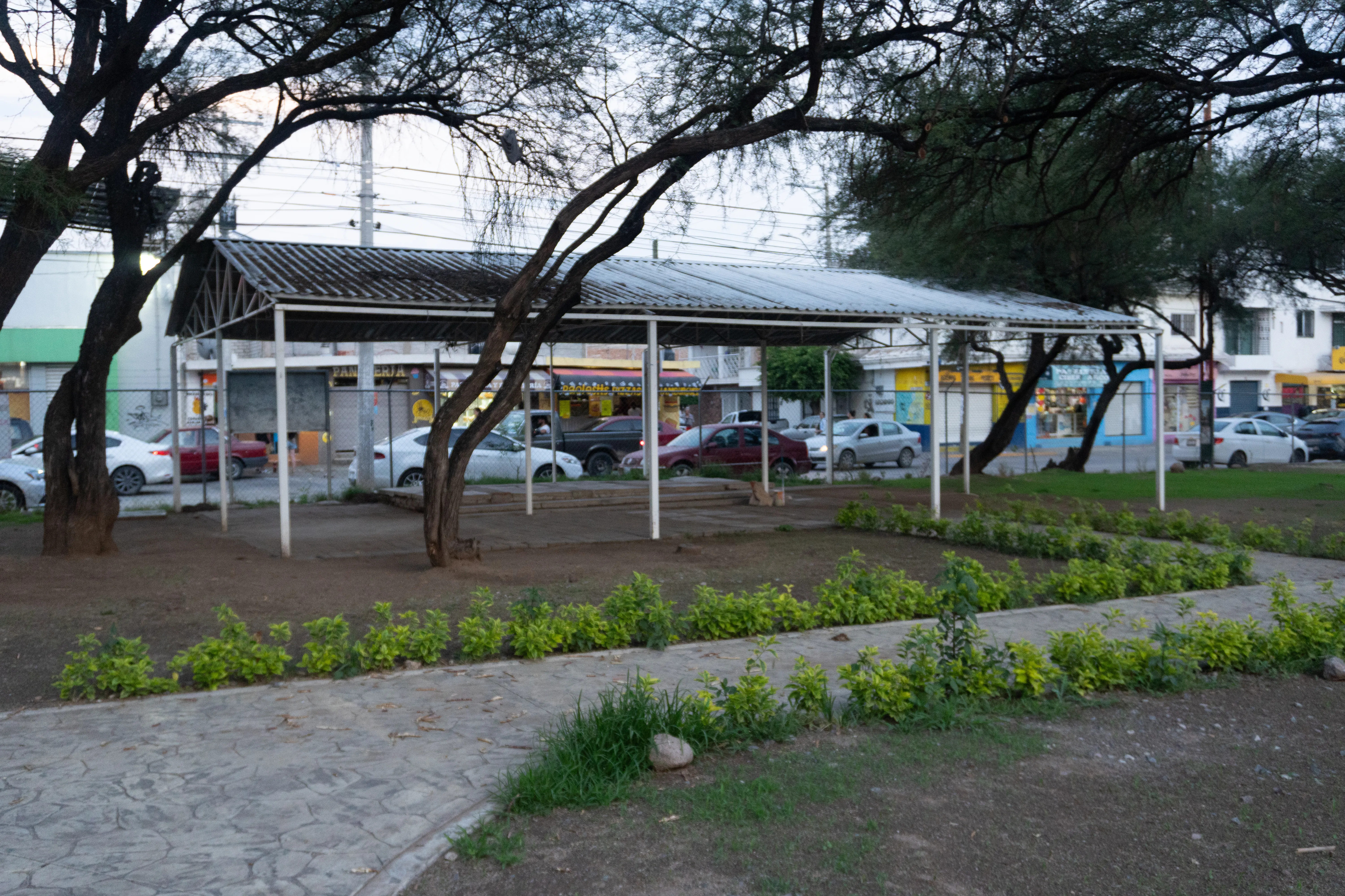 Techumbre donde se realizaban las misas en el Parque Villa Magna.