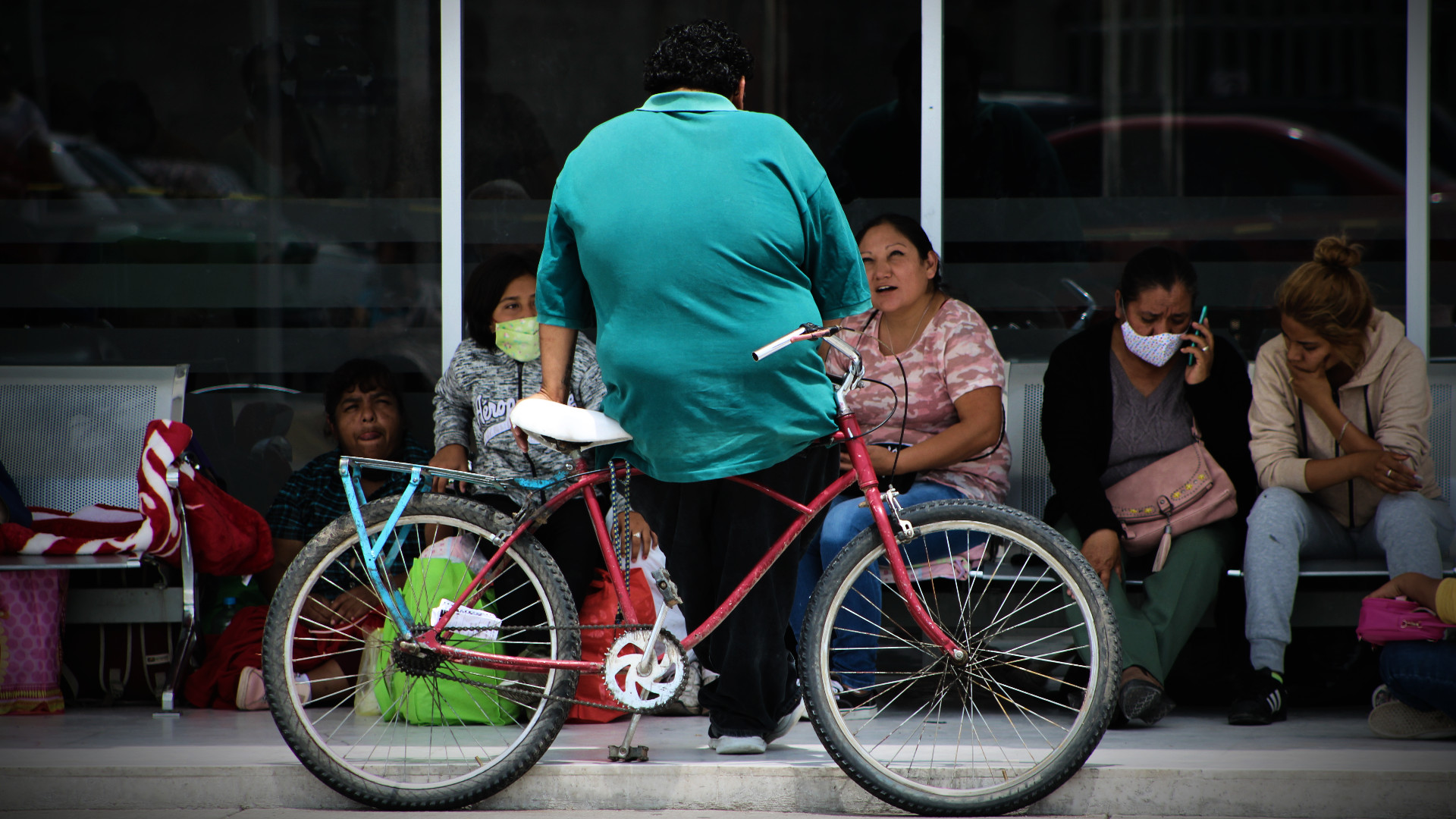 Crónicas de la espera: pacientes con otras afecciones son relegados por la pandemia