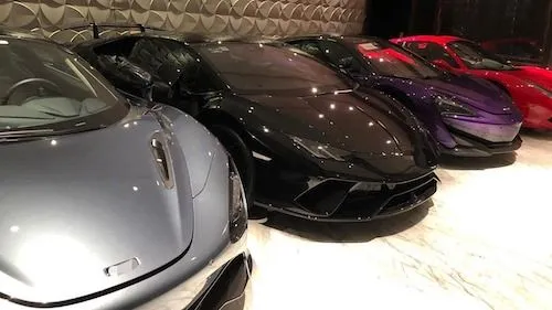 Decomisan Ferraris y otros autos de lujo tras operativo que desmanteló banda de hackers en León