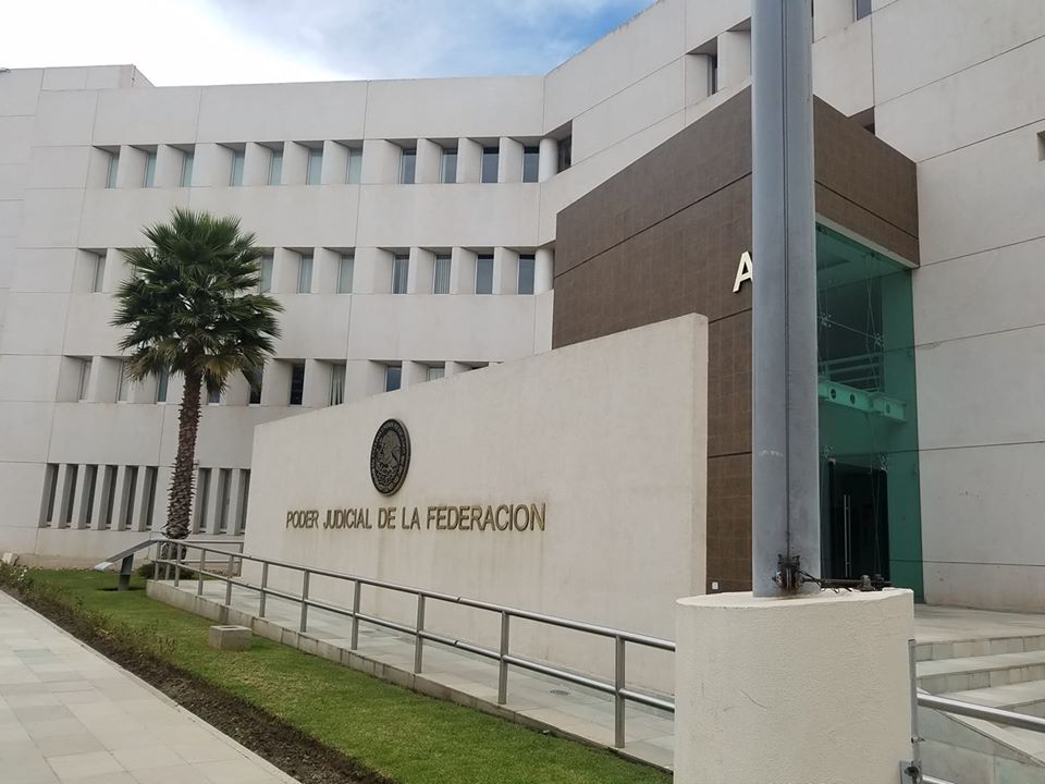 Dos caras del estado de derecho en Guanajuato: liberan a novia del Marro y encarcelan a empresario por arma de fuego con permiso