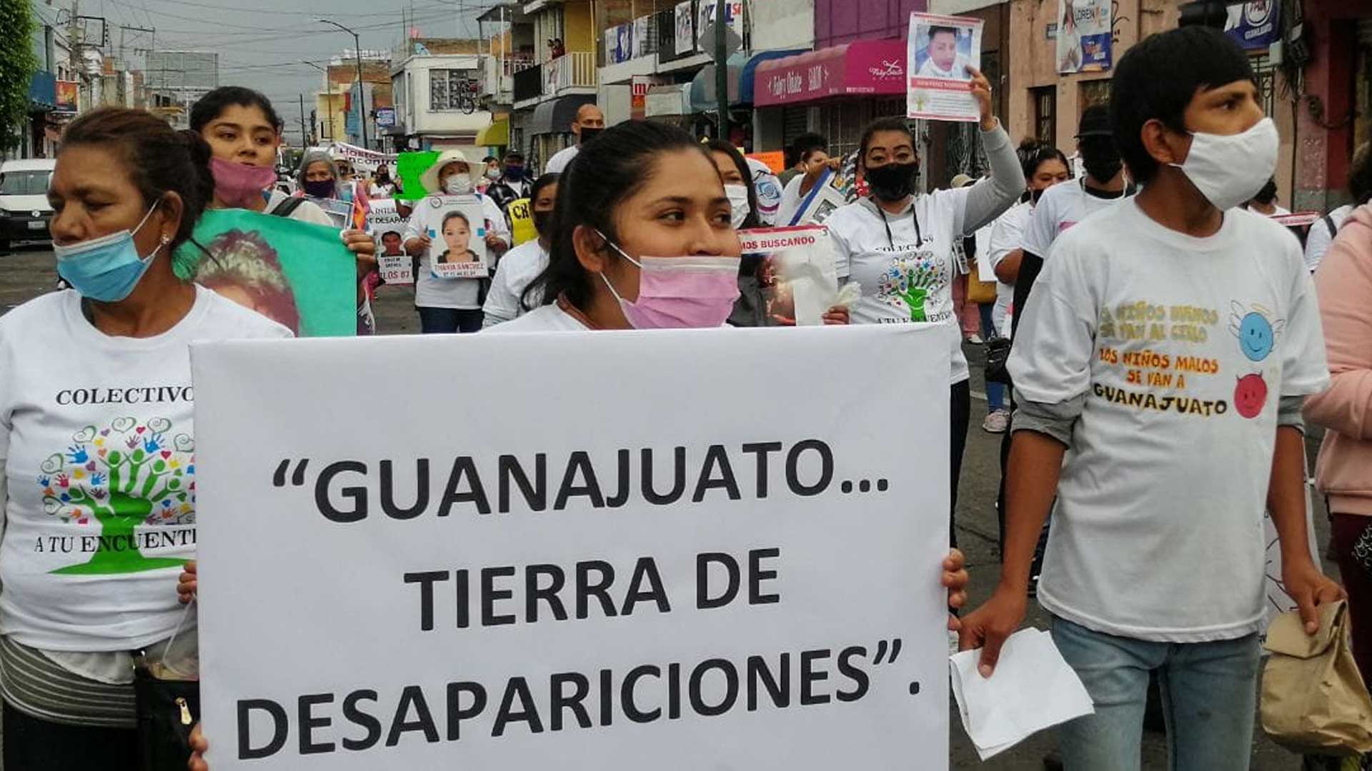 Caravana internacional ‘derribó puertas’ para ingresar a Ceresos de Guanajuato y buscar en vida a desaparecidos
