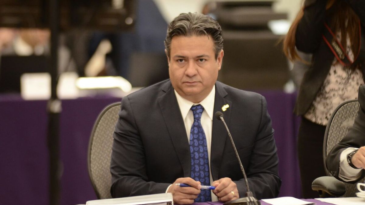 Vocero de ex gobernador amenaza a reportero que publica historia sobre sus malos manejos