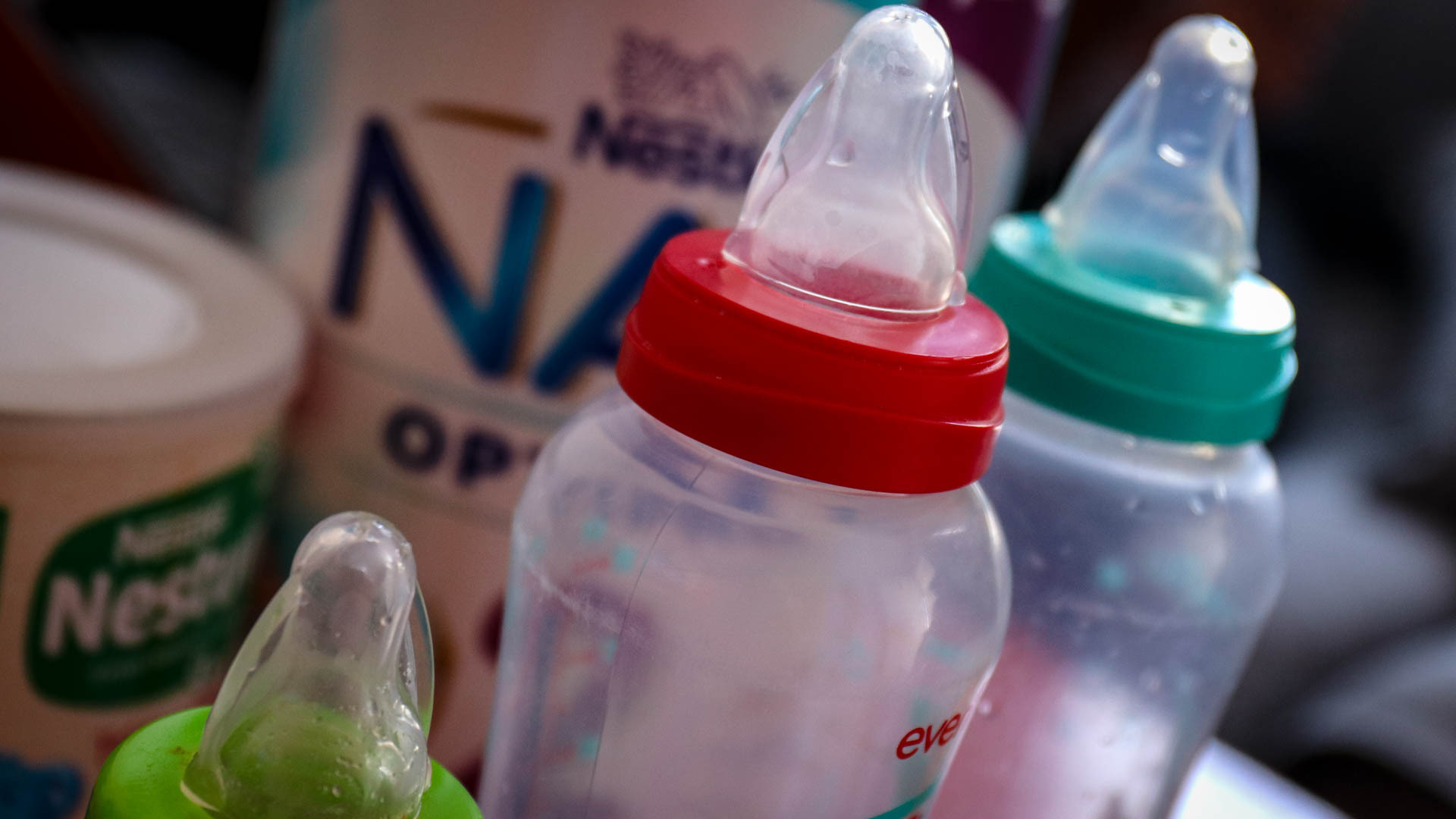 Nestlé va por más bebés y dinero de los pobres