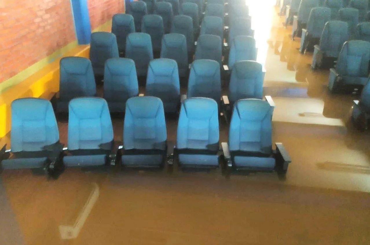 Auditorio ENMS Silao inundado.