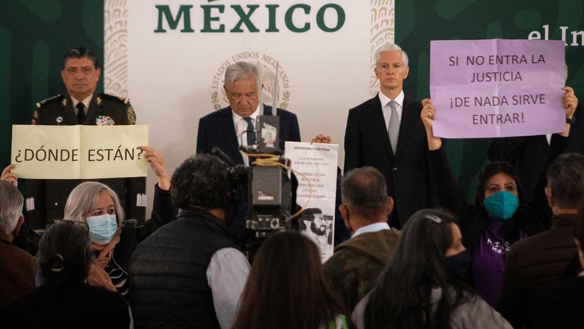 "Ensucia" Sedena comisión de la verdad con homenaje a militares